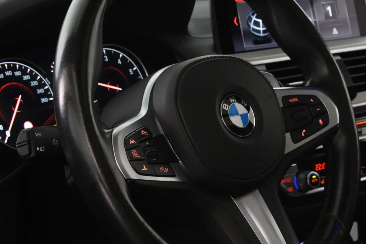 M40i High Executive 354pk > Pano.scuif/360°/H&K/Driving Assistant Plus