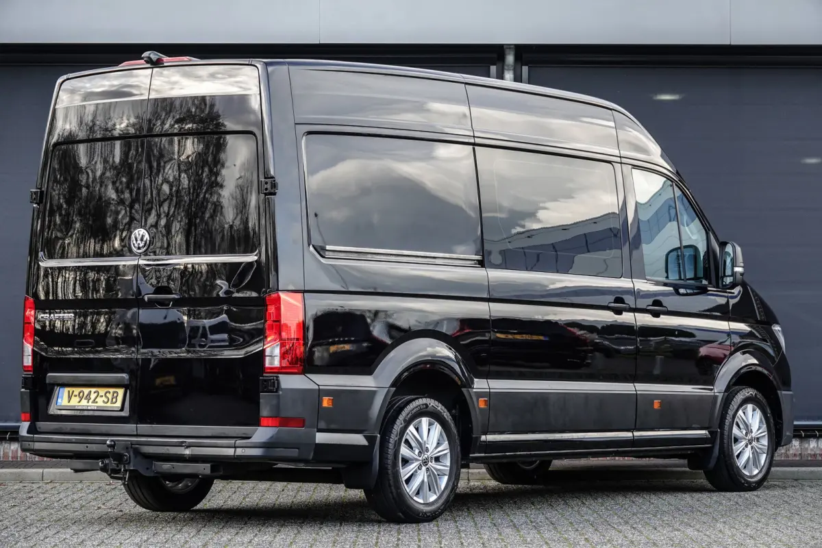 L3H2 | 2.0Tdi 140Pk Aut. | 35 | Dubbele Cabine | 6-Persoons | Trekhaak | 17'' | Deepblack