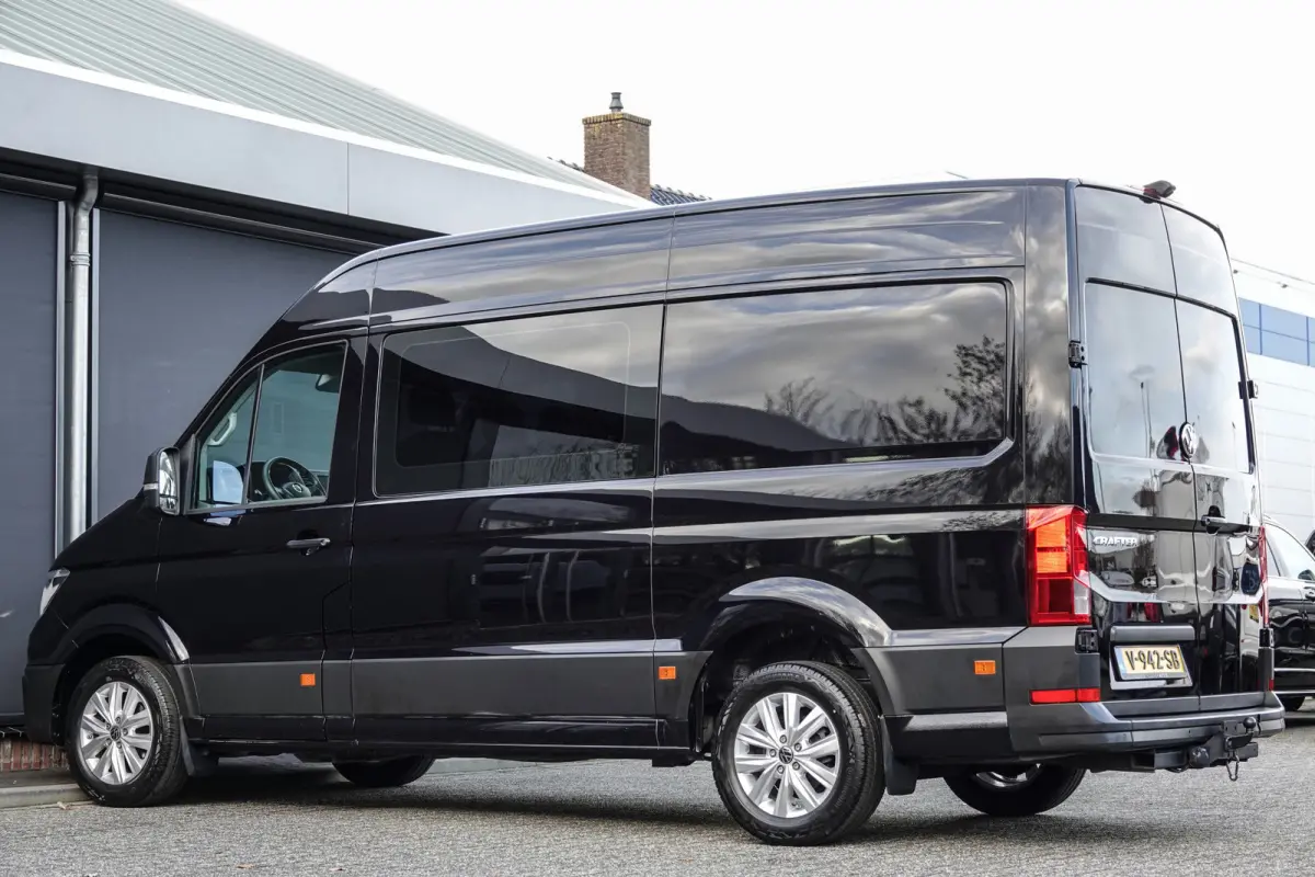 L3H2 | 2.0Tdi 140Pk Aut. | 35 | Dubbele Cabine | 6-Persoons | Trekhaak | 17'' | Deepblack