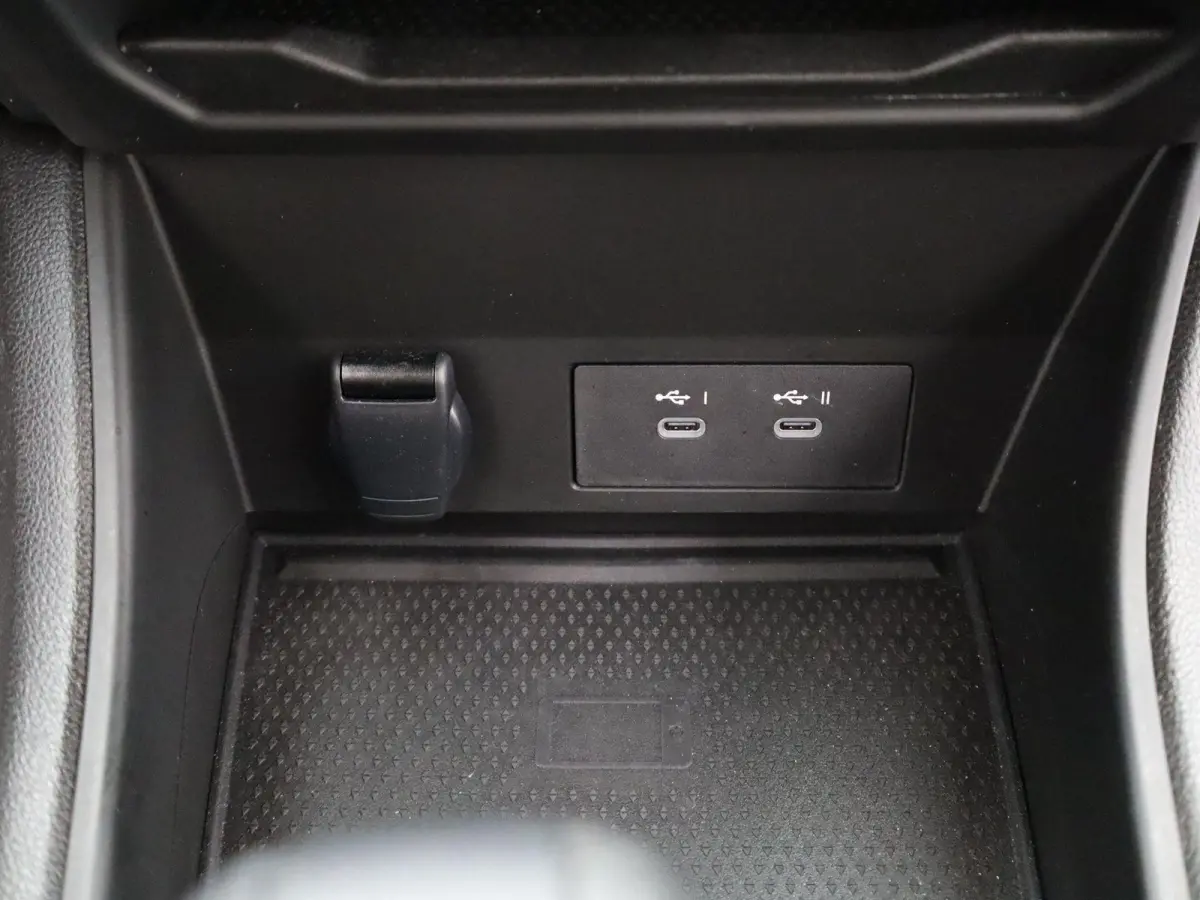 evolution full hybrid E-Tech 145 | Parkeercamera | Navigatie |