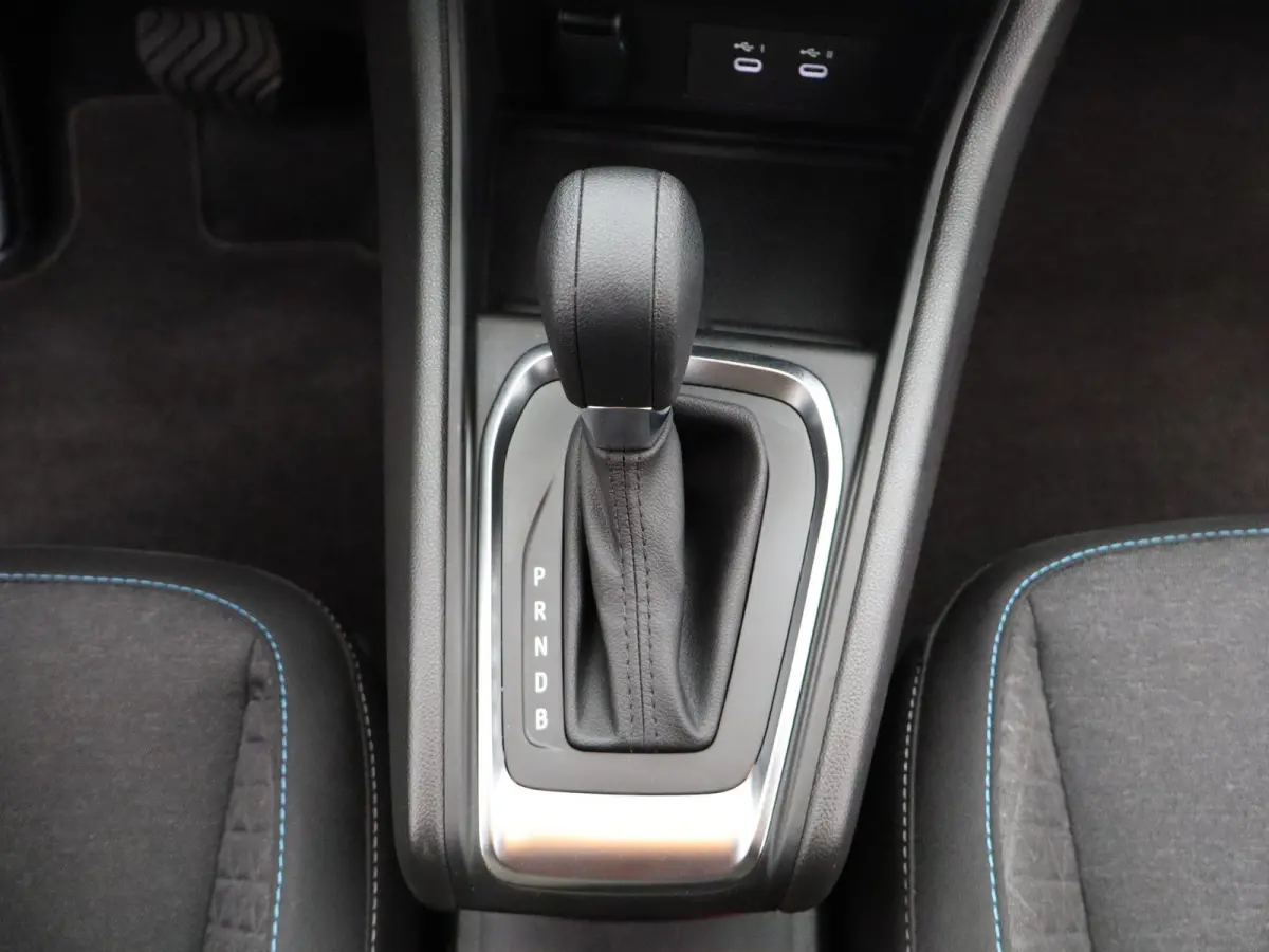 evolution full hybrid E-Tech 145 | Parkeercamera | Navigatie |