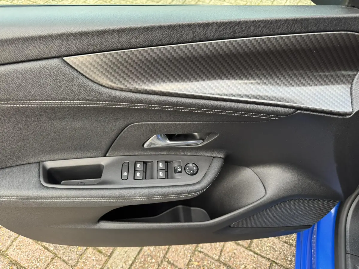 1.2 Turbo GS Line Adaptive cruise Climate control Dodehoekdetectie Parkeercamera/sensoren Apple/Android carplay