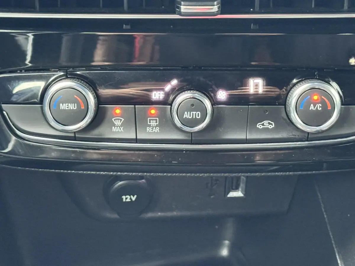 1.2 Turbo GS Line Adaptive cruise Climate control Dodehoekdetectie Parkeercamera/sensoren Apple/Android carplay