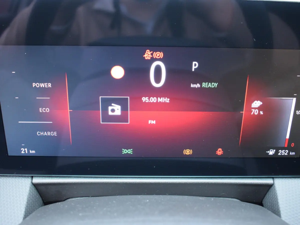 54 kWh GS | NAVI | 18" LICHTMETALEN VELGEN | AGR COMFORTSTOEL | STOELVERWARMING | PARKEERSENSOREN MET CAMERA | 15 KM