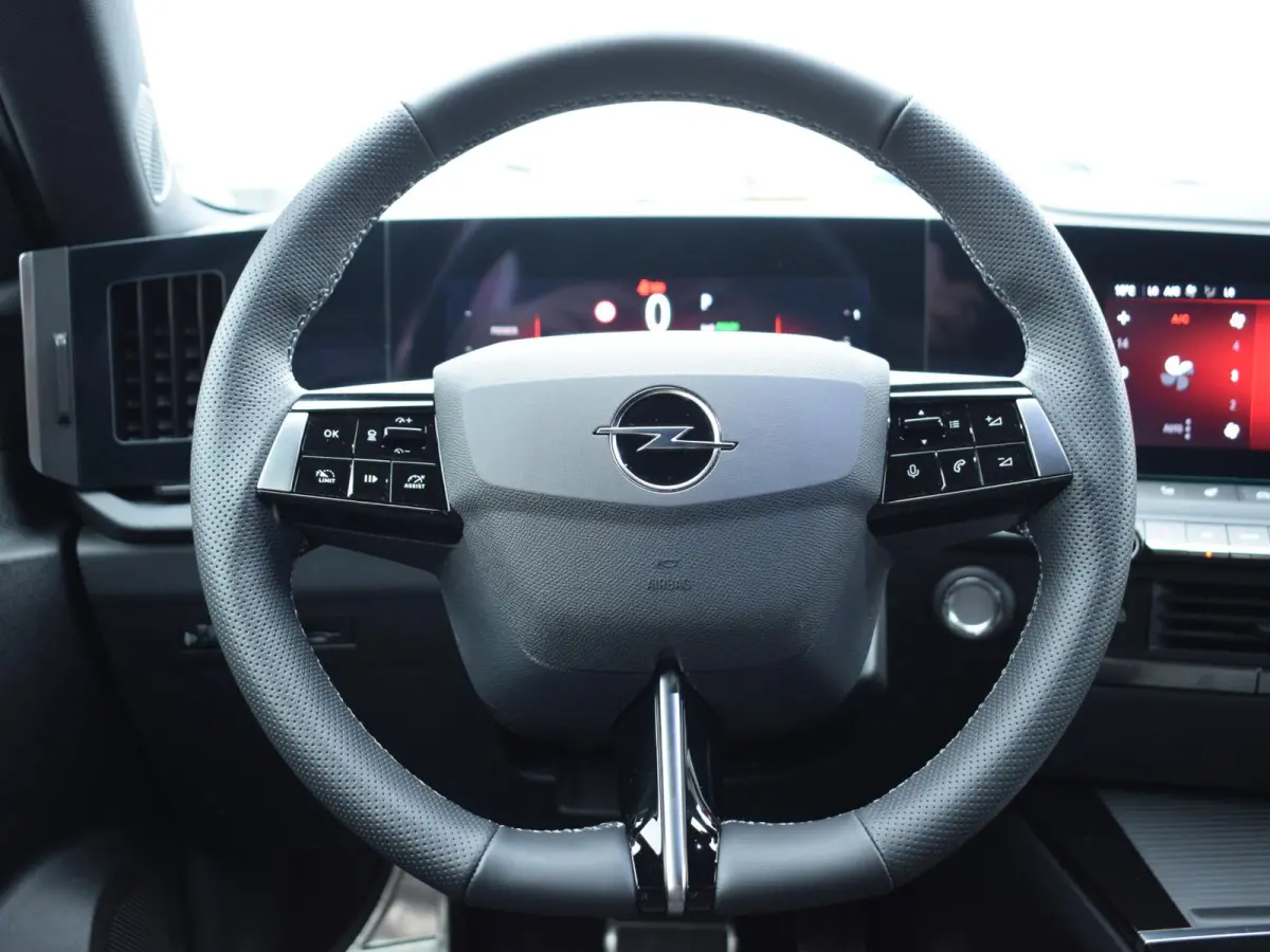 54 kWh GS | NAVI | 18" LICHTMETALEN VELGEN | AGR COMFORTSTOEL | STOELVERWARMING | PARKEERSENSOREN MET CAMERA | 15 KM