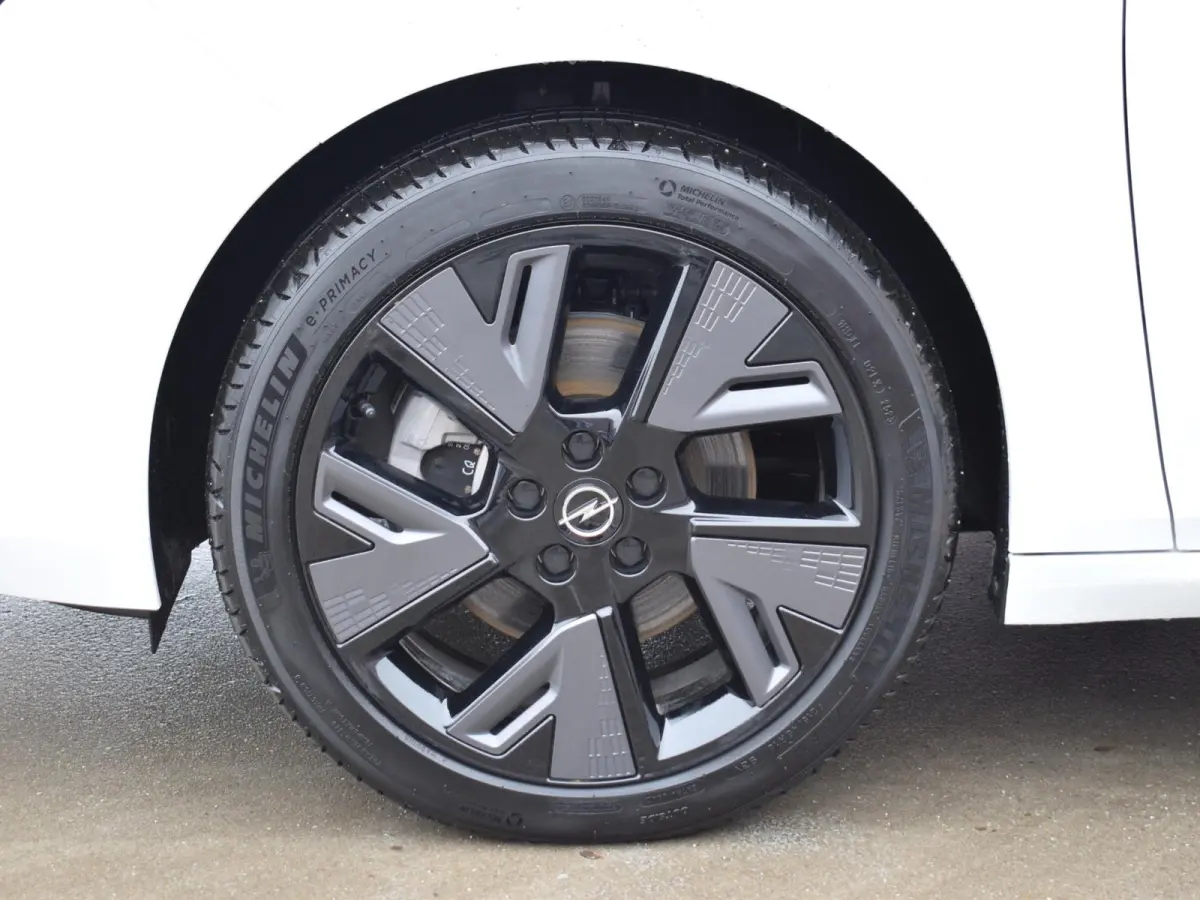 54 kWh GS | NAVI | 18" LICHTMETALEN VELGEN | AGR COMFORTSTOEL | STOELVERWARMING | PARKEERSENSOREN MET CAMERA | 15 KM