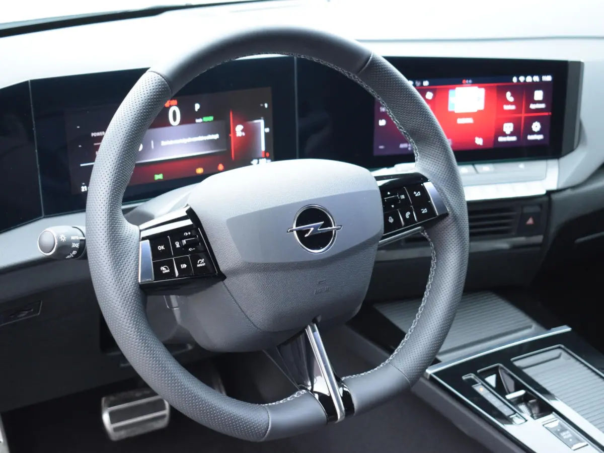 54 kWh GS | NAVI | 18" LICHTMETALEN VELGEN | AGR COMFORTSTOEL | STOELVERWARMING | PARKEERSENSOREN MET CAMERA | 15 KM