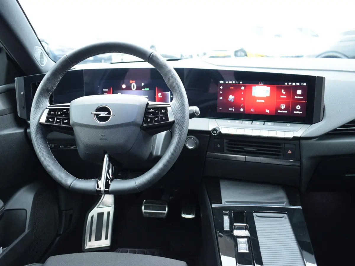 54 kWh GS | NAVI | 18" LICHTMETALEN VELGEN | AGR COMFORTSTOEL | STOELVERWARMING | PARKEERSENSOREN MET CAMERA | 15 KM