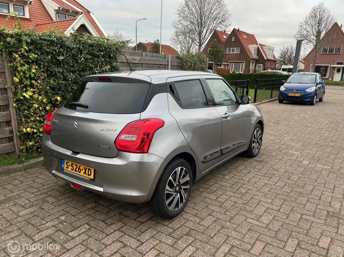 1.2 Style Smart Hybrid Automaat Navigatie, camera