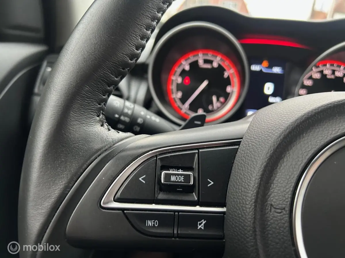 1.2 Style Smart Hybrid Automaat Navigatie, camera