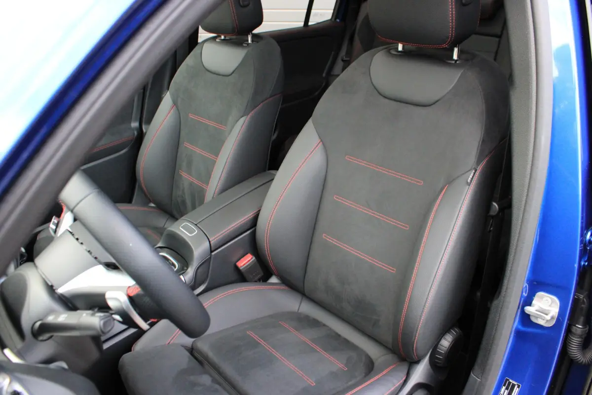 180 AMG 7 Persoons Facelift | Pano | Trekhaak | Multibeam LED | Keyless | Stoelverwarming | Spectraalblauw