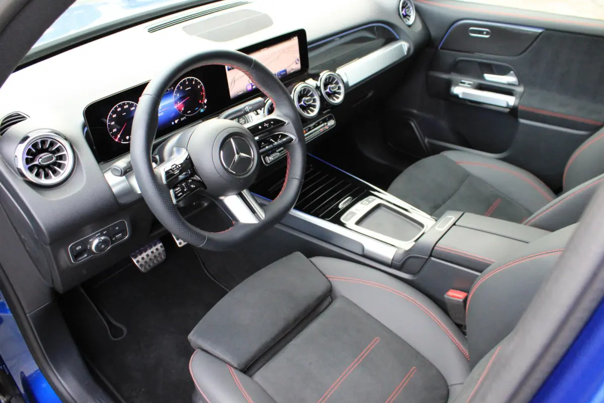 180 AMG 7 Persoons Facelift | Pano | Trekhaak | Multibeam LED | Keyless | Stoelverwarming | Spectraalblauw