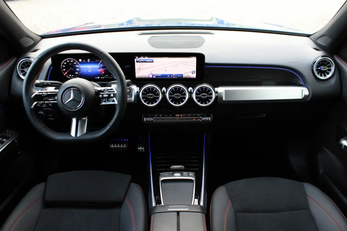 180 AMG 7 Persoons Facelift | Pano | Trekhaak | Multibeam LED | Keyless | Stoelverwarming | Spectraalblauw