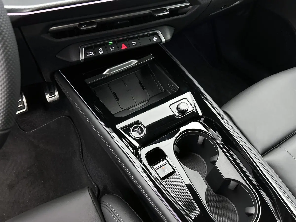1.5 200kW e-hybrid S edition 272 PK | S line | Navigatiesysteem | Achteruitrijcamera | Adaptieve cruise controle | Tech plus | Stoelverwarming | Privacy glas | Audi drive select | LED achter