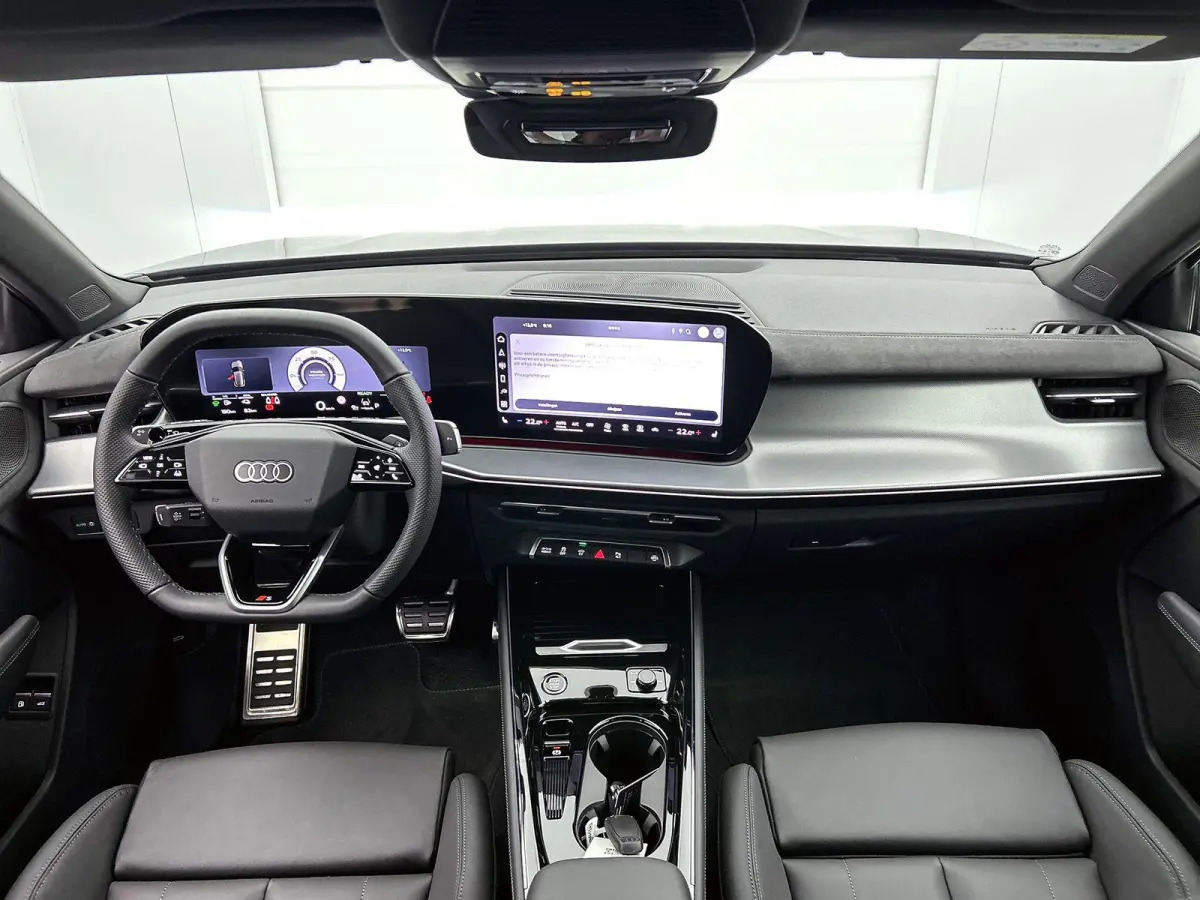 1.5 200kW e-hybrid S edition 272 PK | S line | Navigatiesysteem | Achteruitrijcamera | Adaptieve cruise controle | Tech plus | Stoelverwarming | Privacy glas | Audi drive select | LED achter