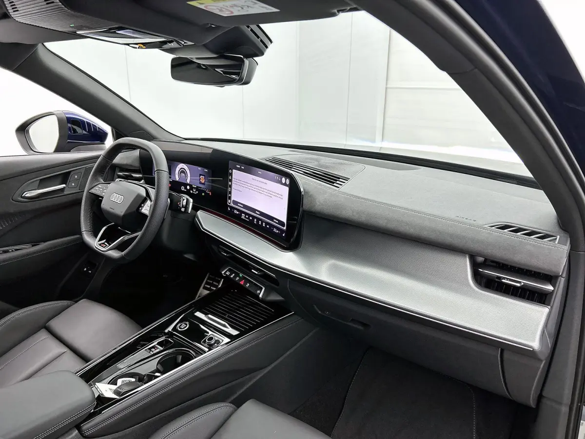 1.5 200kW e-hybrid S edition 272 PK | S line | Navigatiesysteem | Achteruitrijcamera | Adaptieve cruise controle | Tech plus | Stoelverwarming | Privacy glas | Audi drive select | LED achter