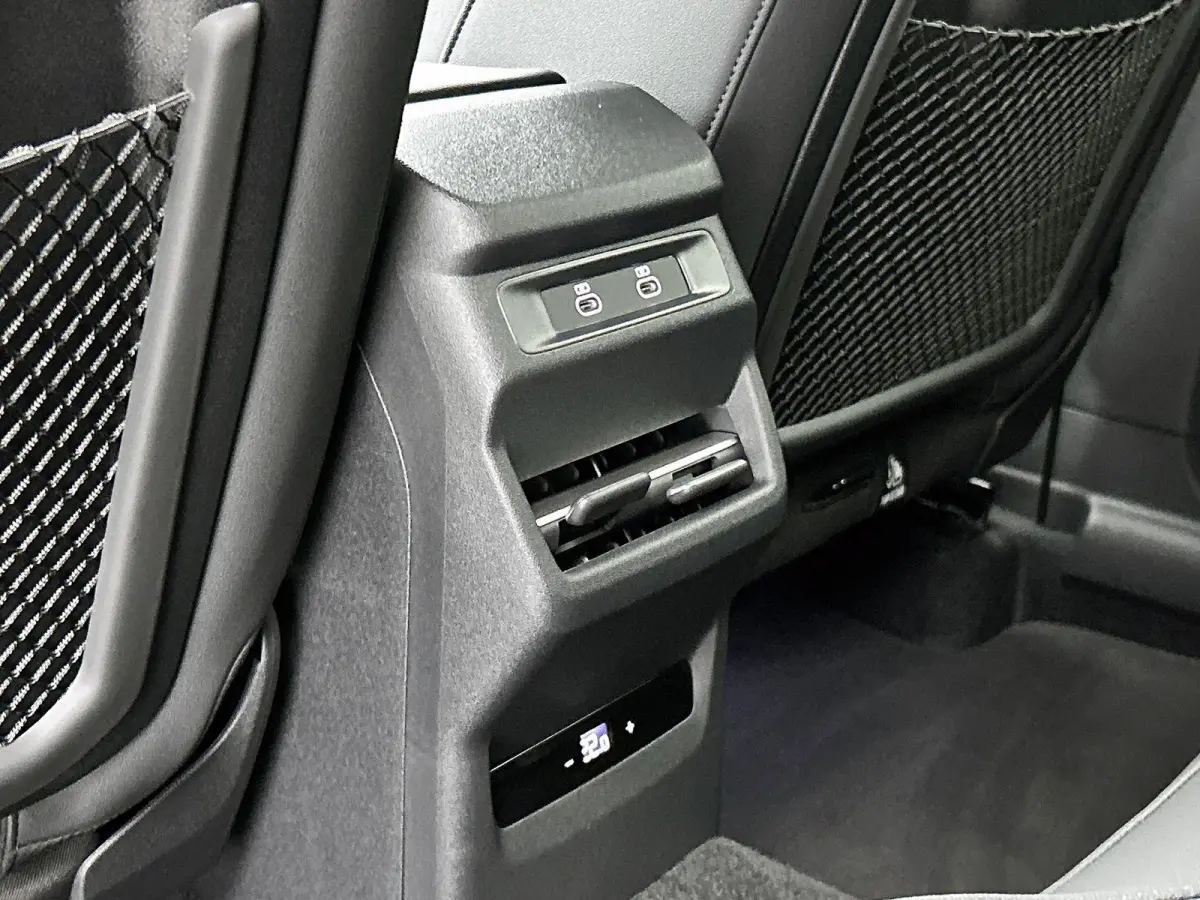 1.5 200kW e-hybrid S edition 272 PK | S line | Navigatiesysteem | Achteruitrijcamera | Adaptieve cruise controle | Tech plus | Stoelverwarming | Privacy glas | Audi drive select | LED achter