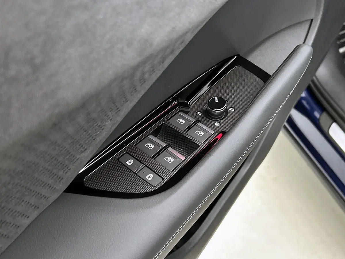 1.5 200kW e-hybrid S edition 272 PK | S line | Navigatiesysteem | Achteruitrijcamera | Adaptieve cruise controle | Tech plus | Stoelverwarming | Privacy glas | Audi drive select | LED achter