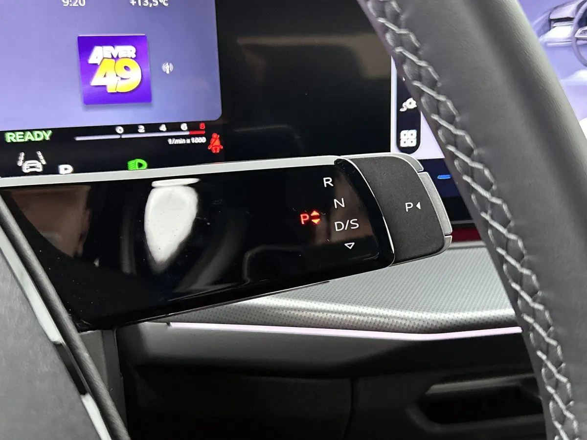 1.5 200kW e-hybrid S edition 272 PK | S line | Navigatiesysteem | Achteruitrijcamera | Adaptieve cruise controle | Tech plus | Stoelverwarming | Privacy glas | Audi drive select | LED achter