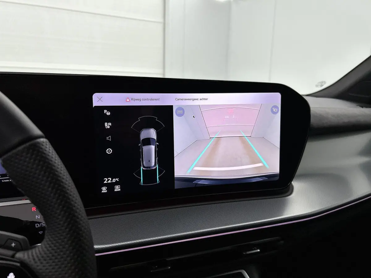 1.5 200kW e-hybrid S edition 272 PK | S line | Navigatiesysteem | Achteruitrijcamera | Adaptieve cruise controle | Tech plus | Stoelverwarming | Privacy glas | Audi drive select | LED achter