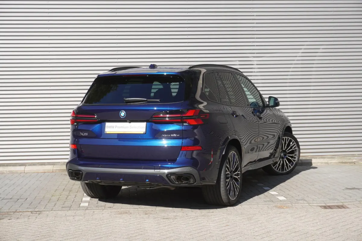 xDrive50e M Sportpakket Pro | Travel Pack | Innovation Pack | Soft-Close-Automatic voor portieren | Glazen panoramadak | Driving Assistant Professional | HIFI System Harman Kardon |