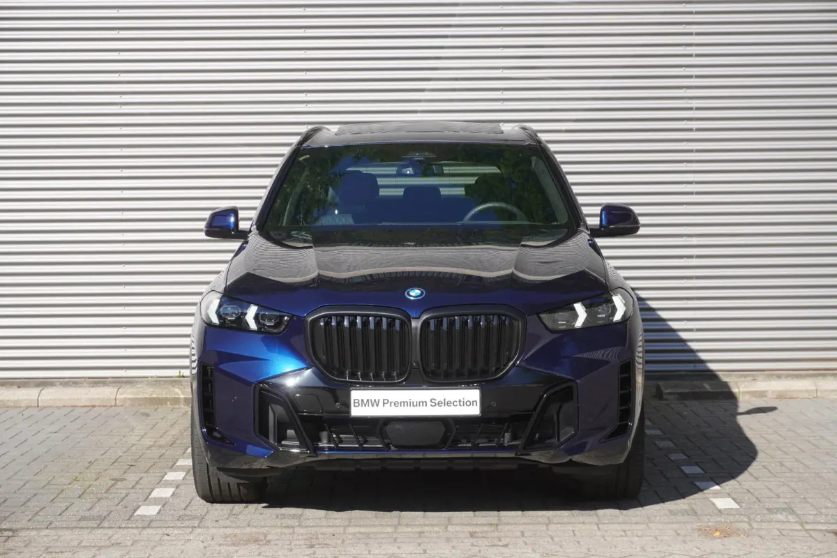 xDrive50e M Sportpakket Pro | Travel Pack | Innovation Pack | Soft-Close-Automatic voor portieren | Glazen panoramadak | Driving Assistant Professional | HIFI System Harman Kardon |
