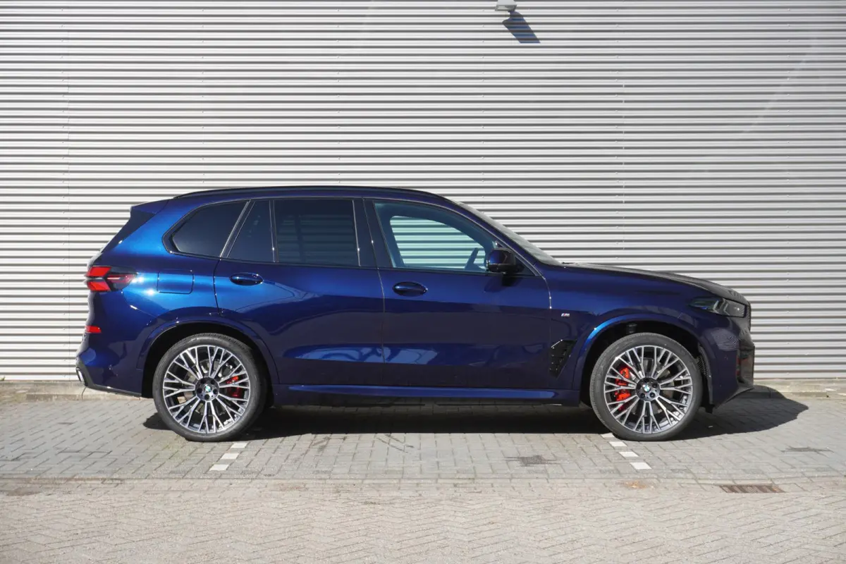 xDrive50e M Sportpakket Pro | Travel Pack | Innovation Pack | Soft-Close-Automatic voor portieren | Glazen panoramadak | Driving Assistant Professional | HIFI System Harman Kardon |