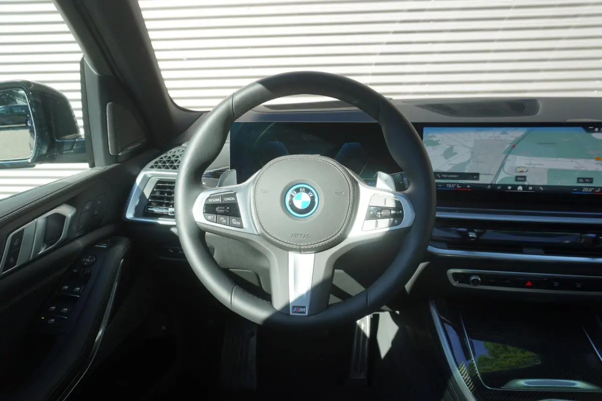xDrive50e M Sportpakket Pro | Travel Pack | Innovation Pack | Soft-Close-Automatic voor portieren | Glazen panoramadak | Driving Assistant Professional | HIFI System Harman Kardon |