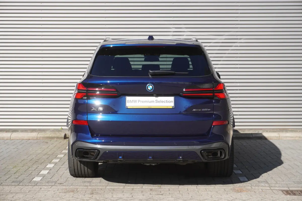 xDrive50e M Sportpakket Pro | Travel Pack | Innovation Pack | Soft-Close-Automatic voor portieren | Glazen panoramadak | Driving Assistant Professional | HIFI System Harman Kardon |
