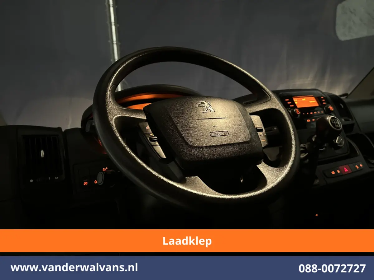 2.2 BlueHDi 141pk Bakwagen 435cm Lang Laadklep Euro6 Airco | 1055kg laadvermogen | Cruisecontrol Bijrijdersbank