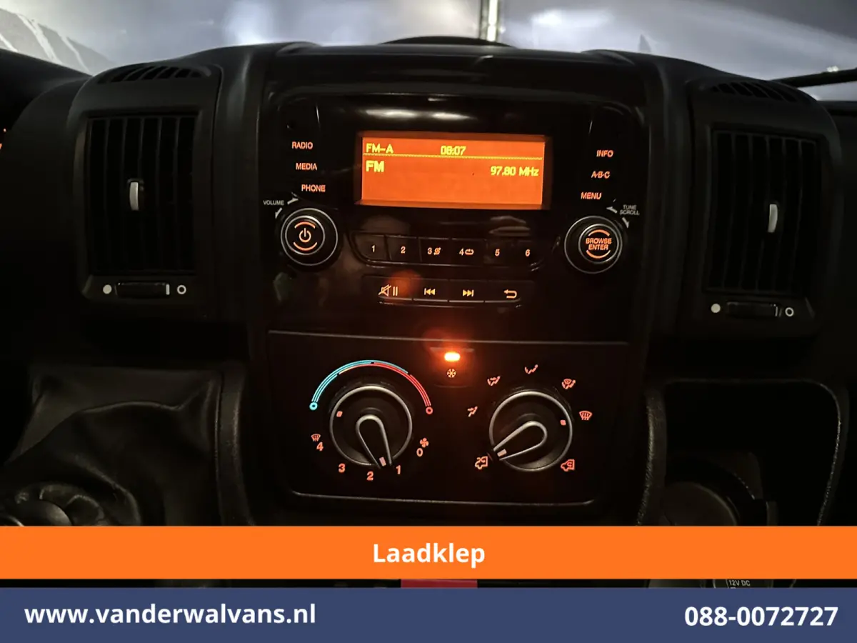 2.2 BlueHDi 141pk Bakwagen 435cm Lang Laadklep Euro6 Airco | 1055kg laadvermogen | Cruisecontrol Bijrijdersbank