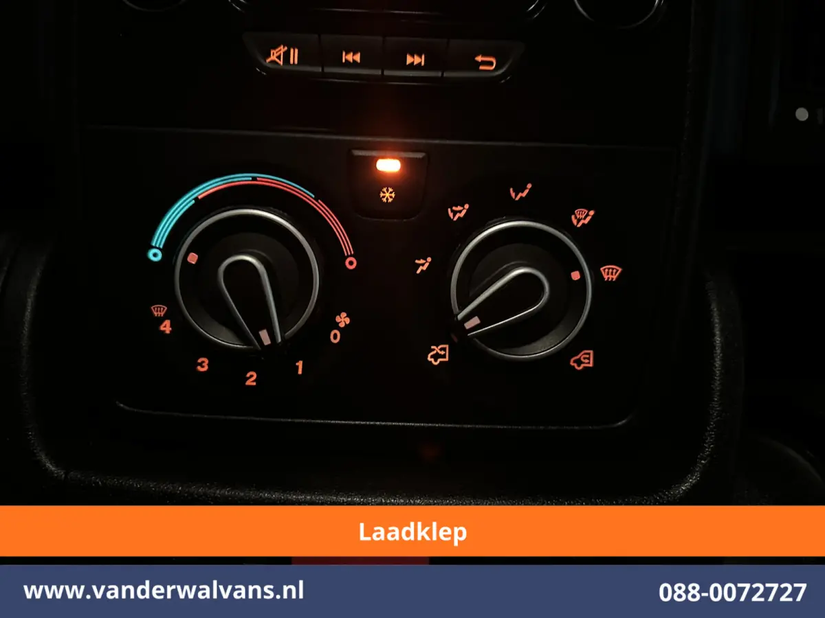 2.2 BlueHDi 141pk Bakwagen 435cm Lang Laadklep Euro6 Airco | 1055kg laadvermogen | Cruisecontrol Bijrijdersbank