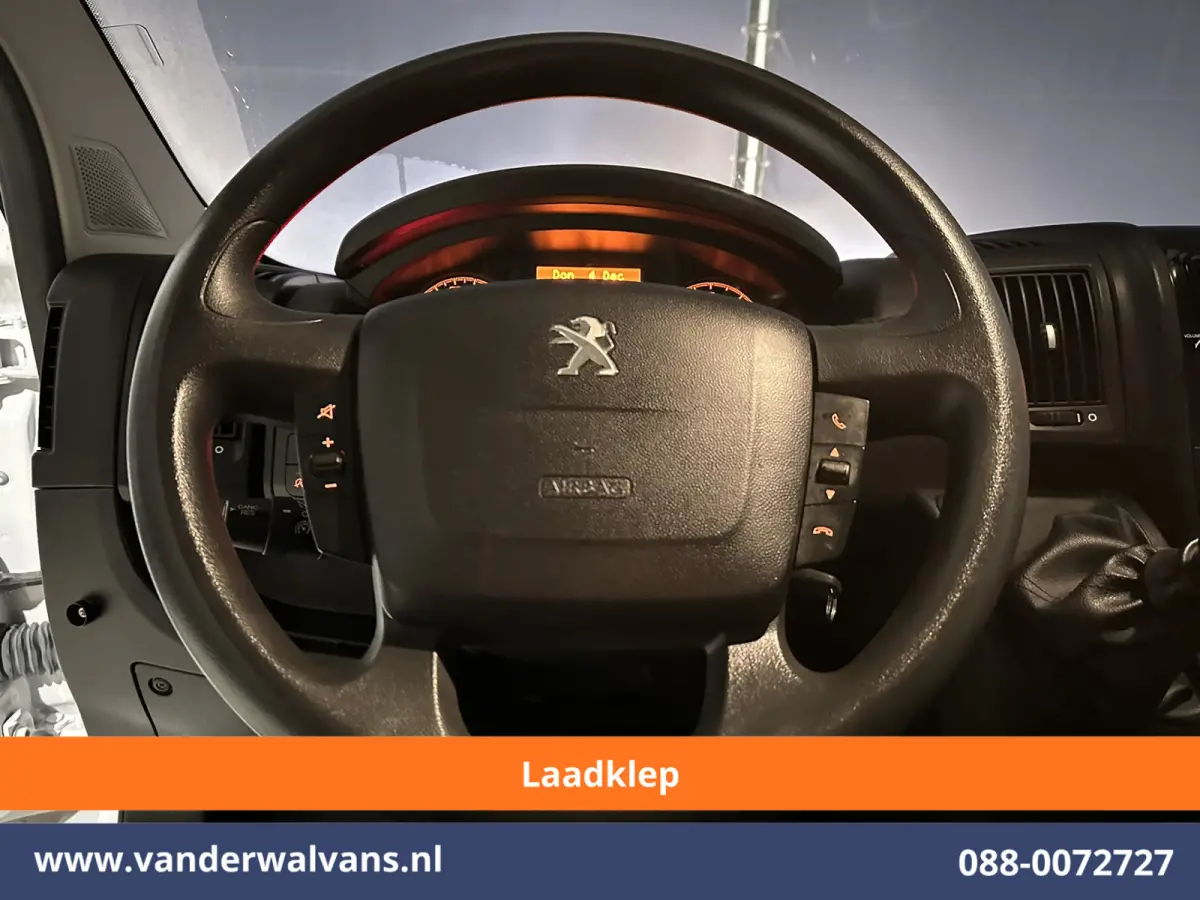 2.2 BlueHDi 141pk Bakwagen 435cm Lang Laadklep Euro6 Airco | 1055kg laadvermogen | Cruisecontrol Bijrijdersbank