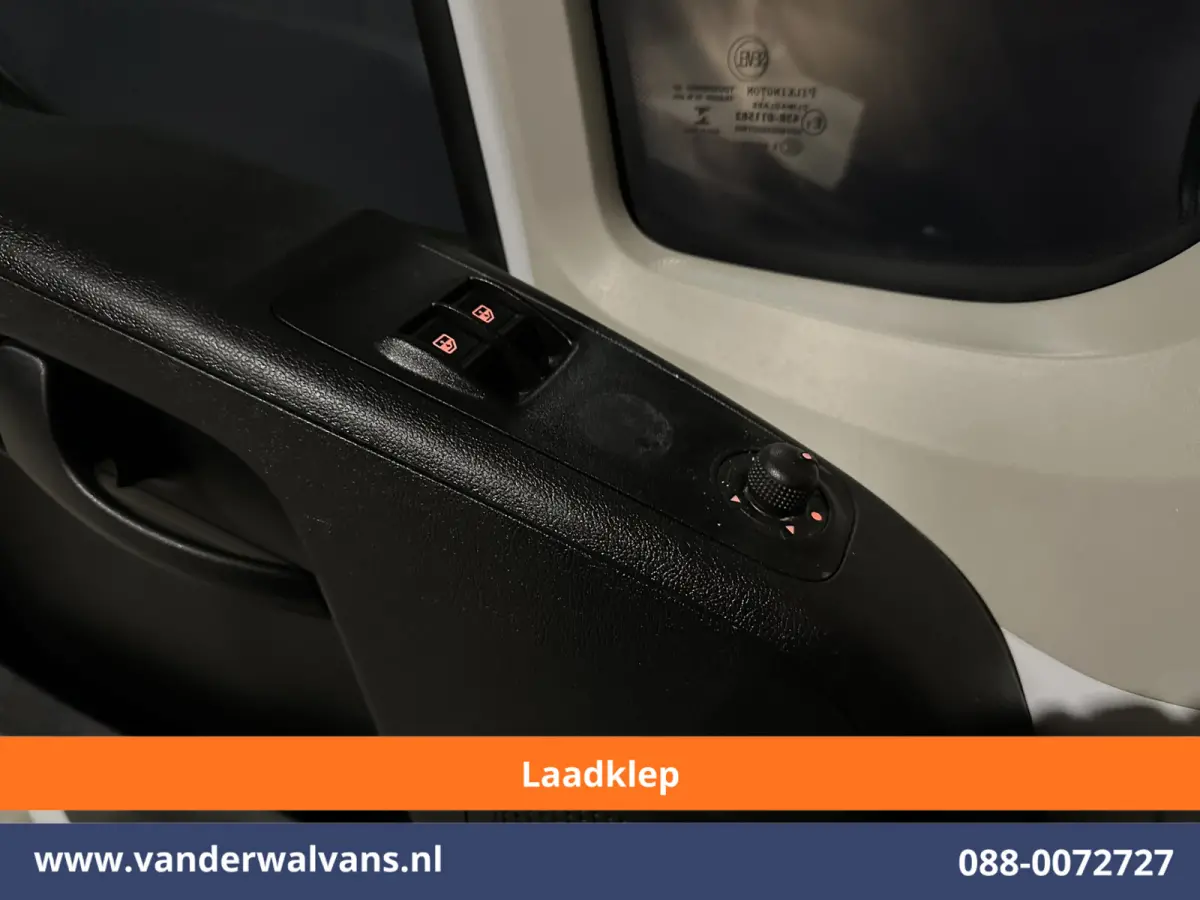 2.2 BlueHDi 141pk Bakwagen 435cm Lang Laadklep Euro6 Airco | 1055kg laadvermogen | Cruisecontrol Bijrijdersbank