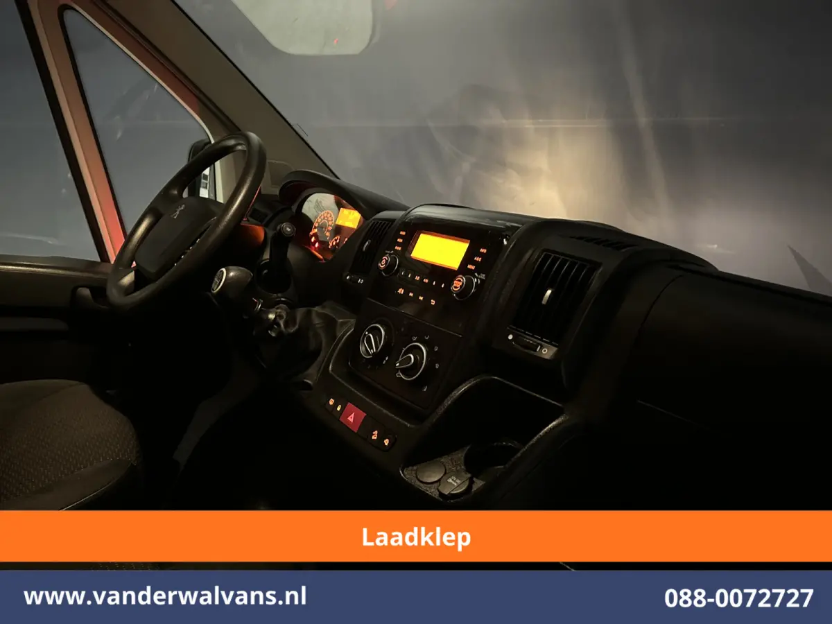 2.2 BlueHDi 141pk Bakwagen 435cm Lang Laadklep Euro6 Airco | 1055kg laadvermogen | Cruisecontrol Bijrijdersbank