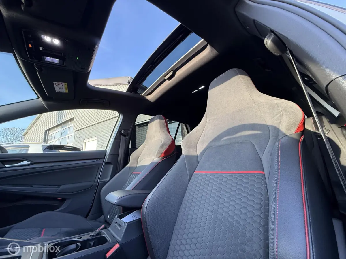 2.0 TSI GTI Clubsport, Panoramadak, IQ lights, Achteruitrijcamera, Stuur/stoel verwarming, APK 01-2027