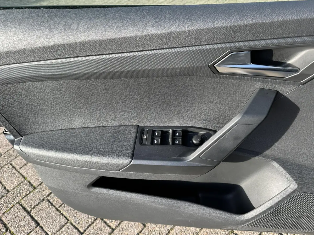 1.0 TSI Style Business Intense Pdc Carplay DAB radio Clima Led Cruise