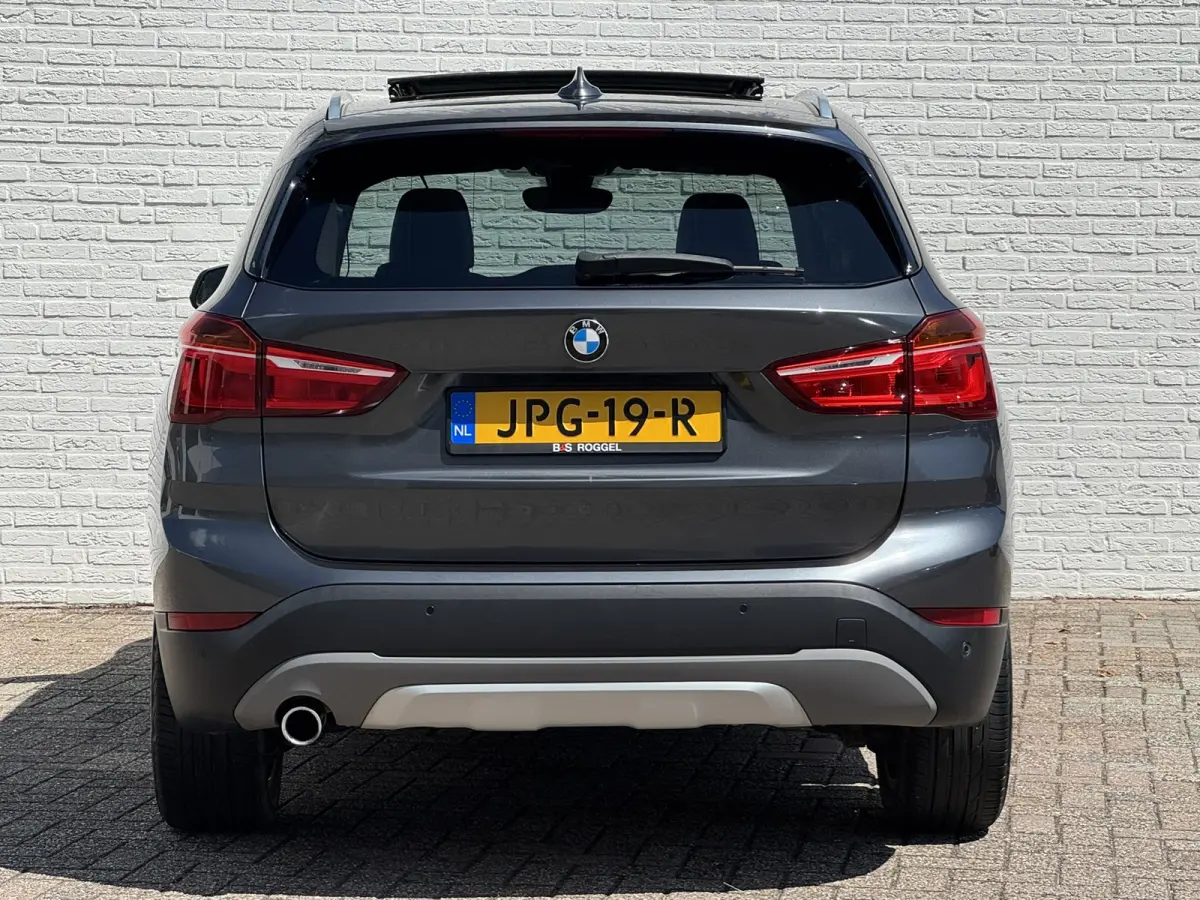 SDrive18i High Executive M-sport Panorama Led Keyless Leder+verwarming Cruise