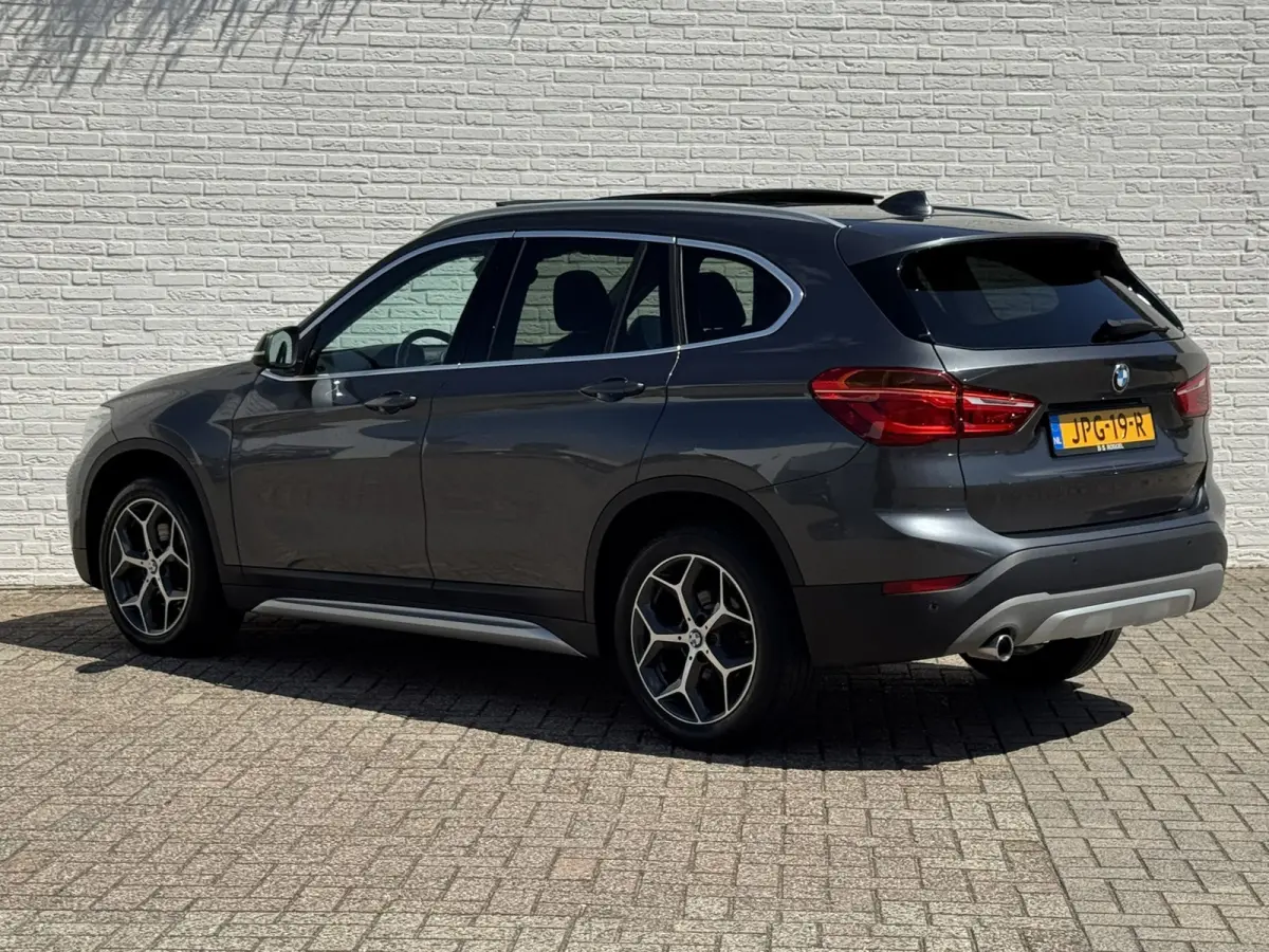 SDrive18i High Executive M-sport Panorama Led Keyless Leder+verwarming Cruise