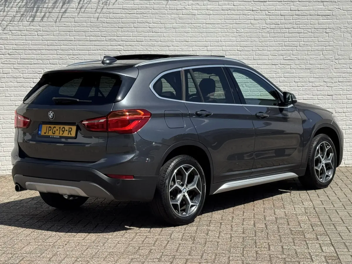 SDrive18i High Executive M-sport Panorama Led Keyless Leder+verwarming Cruise