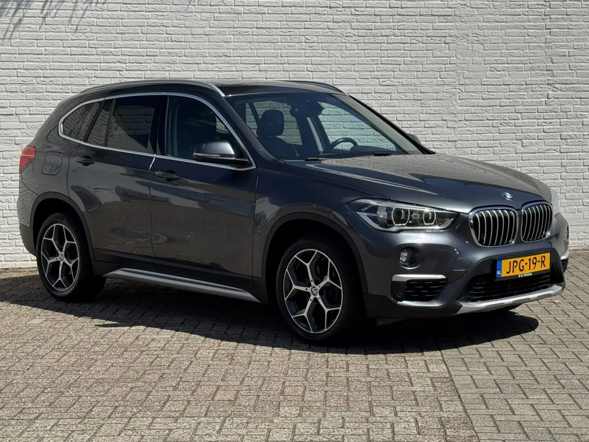 SDrive18i High Executive M-sport Panorama Led Keyless Leder+verwarming Cruise