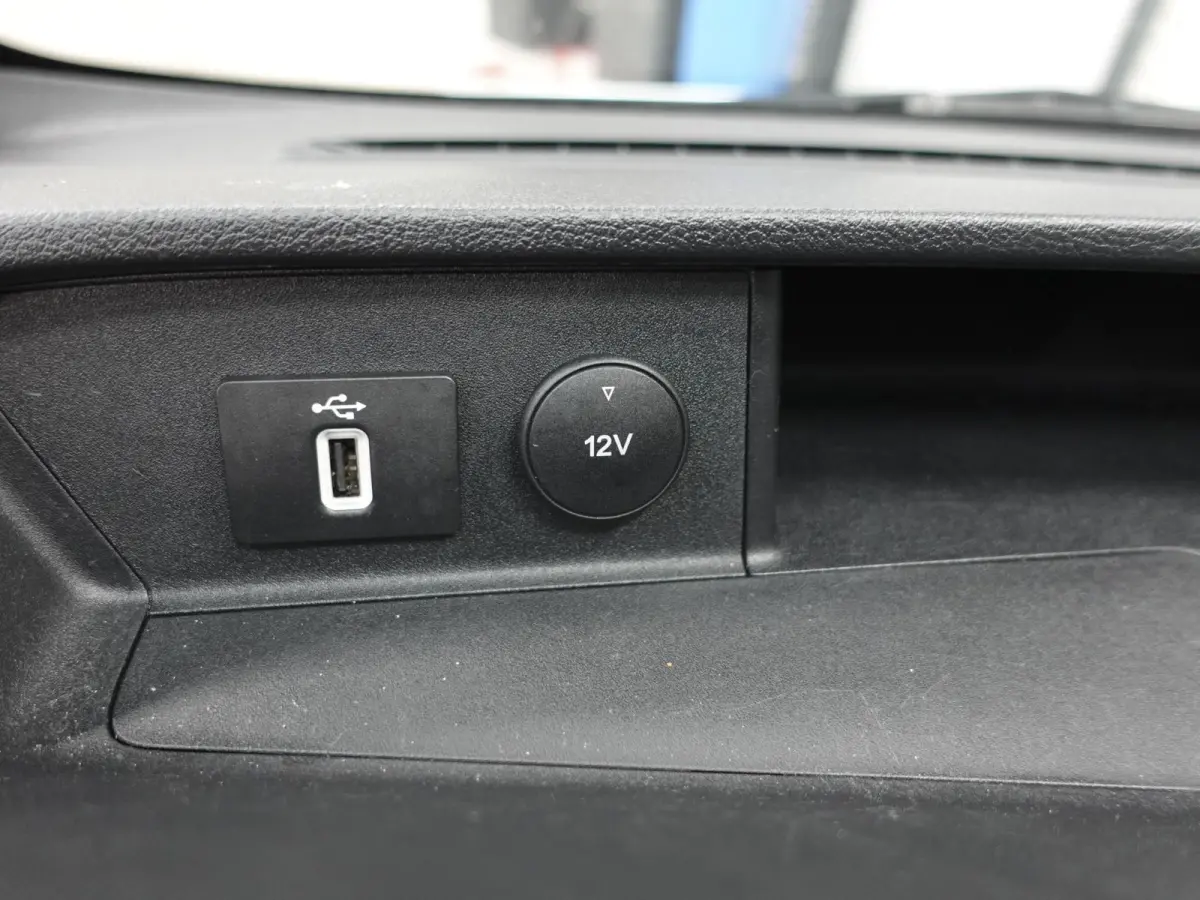 300 2.0 TDCI L2H1 Trend Dubbele Cabine Airco Cruise Control Bluetooth Navi Trekhaak