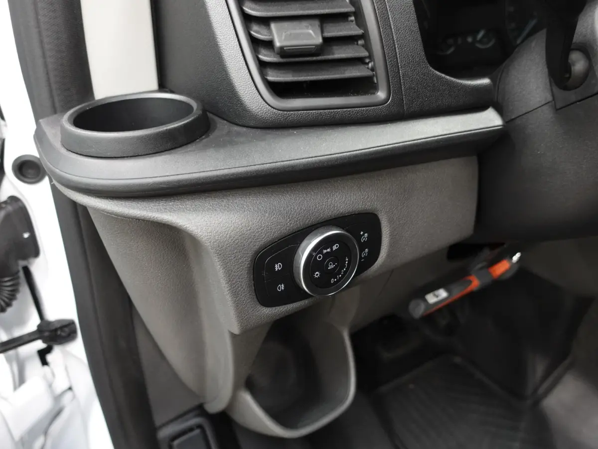 300 2.0 TDCI L2H1 Trend Dubbele Cabine Airco Cruise Control Bluetooth Navi Trekhaak