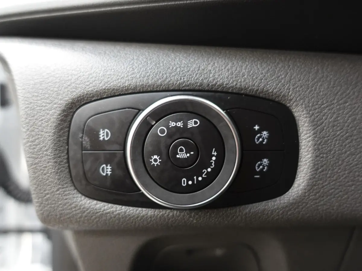 300 2.0 TDCI L2H1 Trend Dubbele Cabine Airco Cruise Control Bluetooth Navi Trekhaak