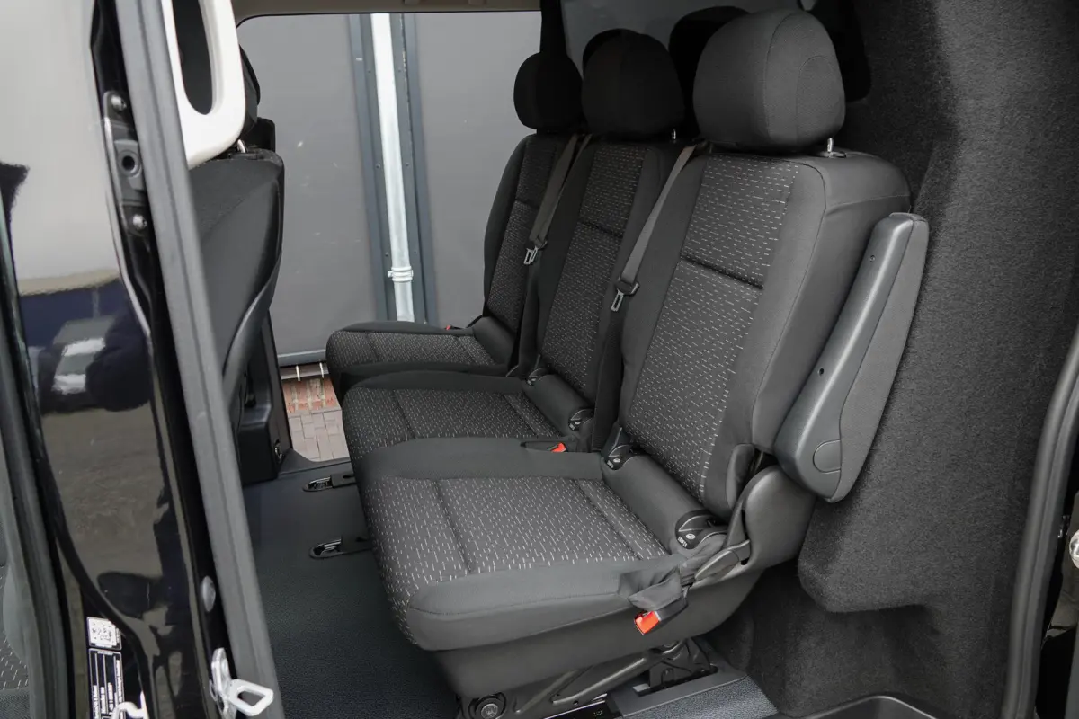 119Cdi 190Pk 9G-Tronic Aut. | Dubbele Cabine | Mixto Select Sport | Lang | 360° Camera | 2xSchuifdeur | 20'' | Obsidian Black
