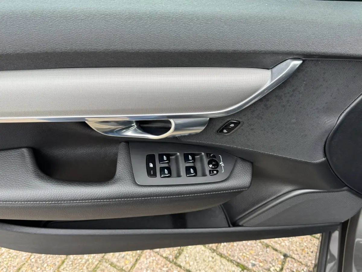 2.0 T6 PHEV AWD SOH85% Automaat Adaptive cruise Climate Stuur-stoelverwarming Leer Apple / Android Dodehoekdetectie