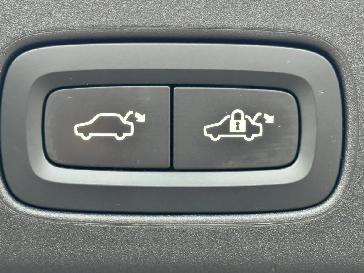 2.0 T6 PHEV AWD SOH85% Automaat Adaptive cruise Climate Stuur-stoelverwarming Leer Apple / Android Dodehoekdetectie