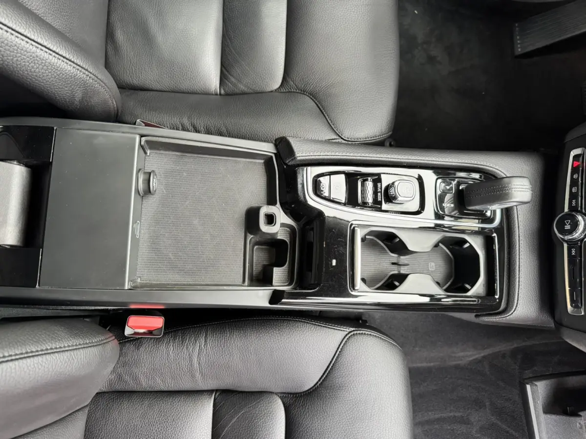 2.0 T6 PHEV AWD SOH85% Automaat Adaptive cruise Climate Stuur-stoelverwarming Leer Apple / Android Dodehoekdetectie