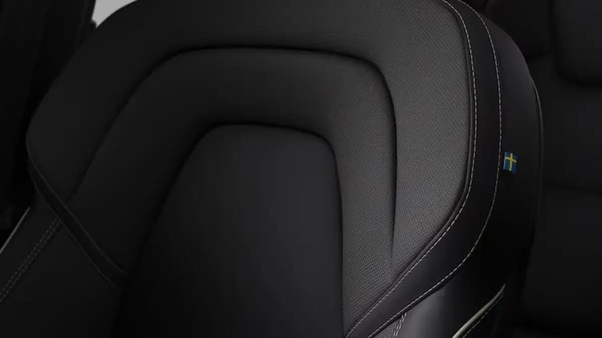 2.0 T6 Plug-in hybrid AWD Ultra Black Edition | Volvo Guard Alarm | Extra getint glas achter|  Actieve luchtvering met FOUR-C | 22" 5-dubbelspaaks Glossy Black Diamond Cut