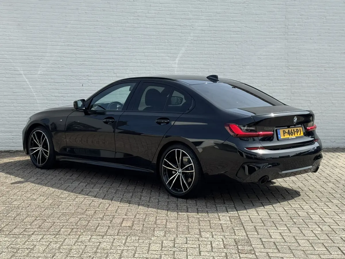 318i Business Edition M-Sport Full Led Carplay Automaat Digital Dash Camera Leder Cruise Navi